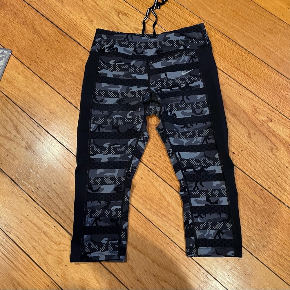 NIKE Women’s Dri-Fit Legging